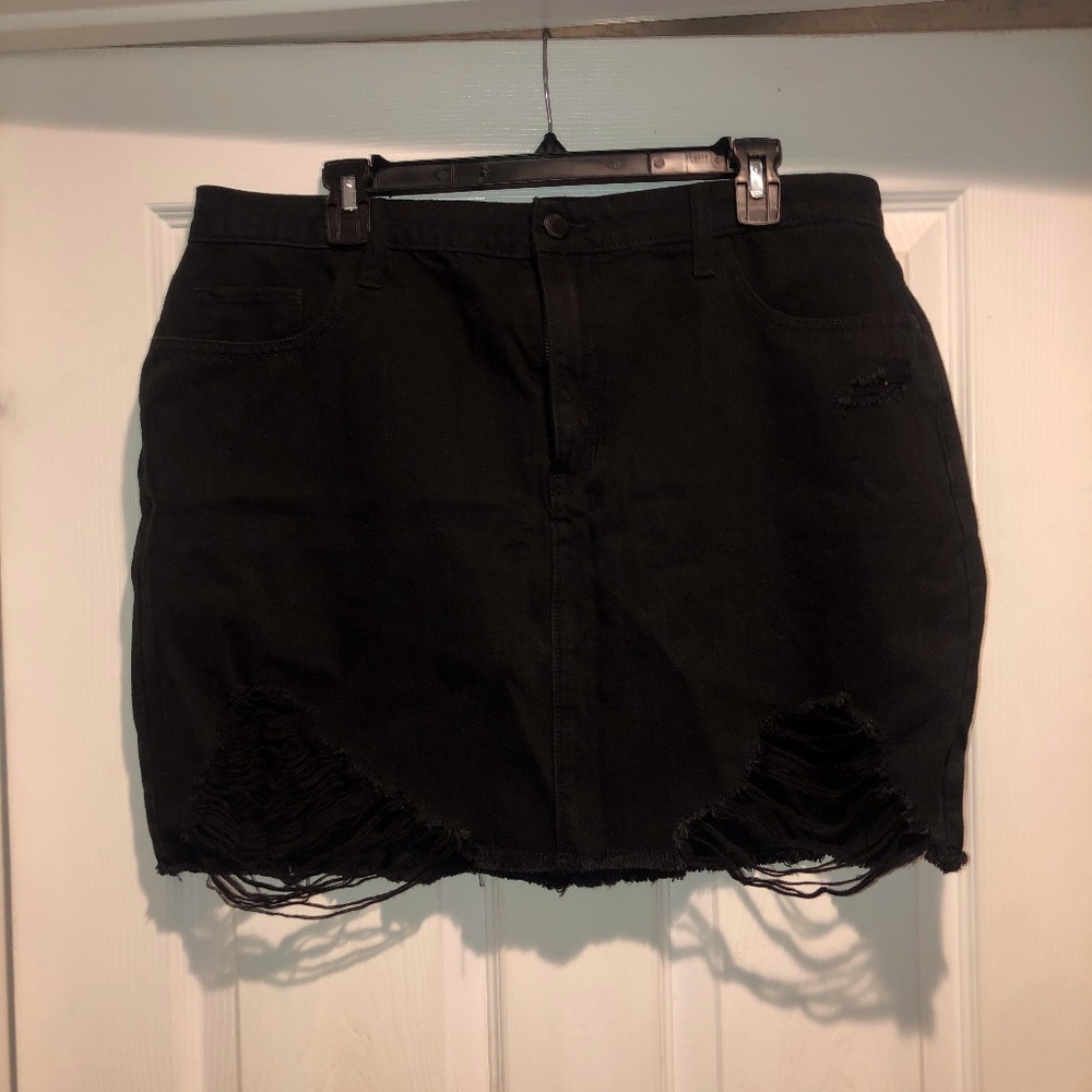 Hollister sz 17 Ultra High Waist Black Ripped Denim Skirt 33w